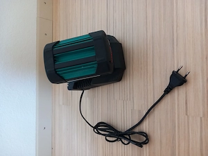 Bosch Akku + Ladegerät für Rasenmäher Bild 2