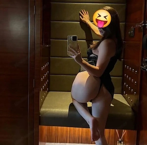 Ich bin Angela     Ich bin sehr sexy    und sehr charmant   