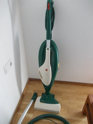 Vorwerk Kobold VK135 mit Bürste EB351 und sonstigem Zubehör Bild 1