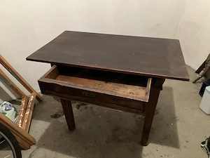 Kleiner rustikaler Tisch Bild 2
