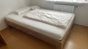 Verschenke sehr gut erhaltenes Bett inclusive Lattenrost und Matratze  Bild 2