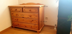 Schlafzimmer mit 2 Nachtischkästchen  Bild 3