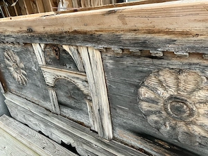 alte holztruhe renovierungsbedürftig Bild 7