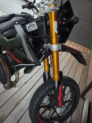 Rieju MRT 50 E5 All Black PRO Top Zustand, nur 2.400 km  Bild 8