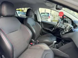 Peugeot 208 Bild 9