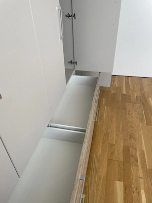 Großer Kleiderschrank mit Licht  Bild 5