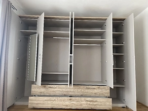 Großer Kleiderschrank mit Licht  Bild 3