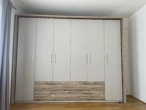 Großer Kleiderschrank mit Licht  Bild 2