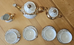 Bavaria Porzellan Kaffee- Teeservice mit Golddekor   5 Tassen, 6 Untertassen Bild 4