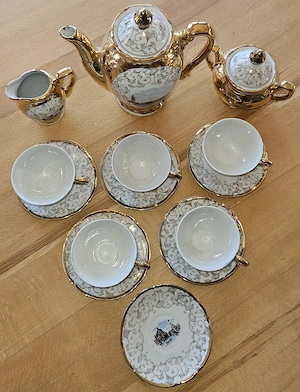 Bavaria Porzellan Kaffee- Teeservice mit Golddekor   5 Tassen, 6 Untertassen Bild 3