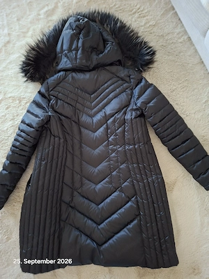 Warmer Wintermantel mit Kapuze