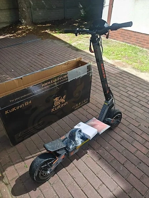 KuKirin G4 E-Scooter 2000W 70 km h mit Sitz & Zubehör