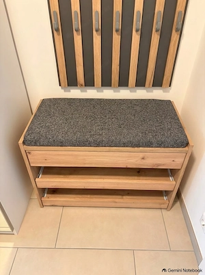 Schuhregal mit Schubladen und Sitzbank