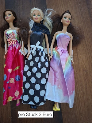 Barbie und Zubehör Bild 4