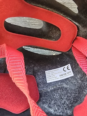 Helm Mit Blumendesign Bild 3