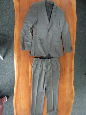 Hugo Boss Konvolut Gr. 46   3 Anzüge + Sakko + 4 Krawatten Bild 2
