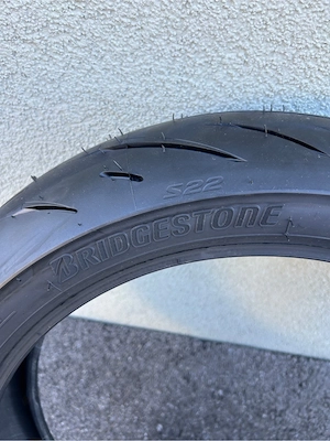 Bridgestone S22 150 60R17M Bild 2