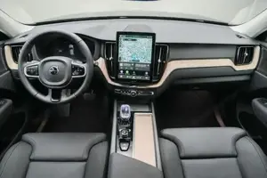 Volvo XC60 Plus, B5 Mild Hybrid, Benzin, Dark W-Paket Bild 7