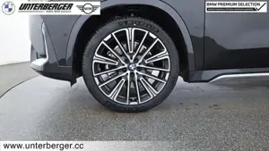 BMW iX1 xDrive30 xLine // elektr. Anhängerkupplung // Driving Assistant Bild 6