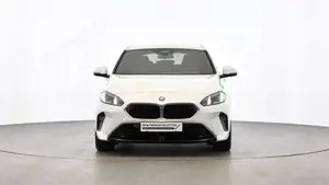 BMW 120i 5-Türer // M Sportpaket // Head Up Display // Anhängerkupplung Bild 3