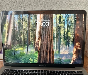 MacBook Air 2020, M1 Chip, 8GB RAM, 256GB SSD   wie neu (Silber) Bild 2