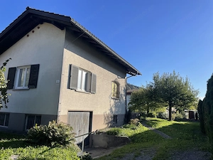 Traditionelles Einfamilienhaus im Grünen zu vermieten Bild 2