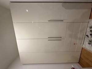 Kleiderschrank zum verschenken  Bild 2