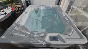 Whirlpool HotSpring Sovereign Eisgrau Nickel Top-Zustand zum Schnäppchenpreis Bild 4