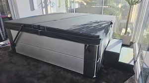 Whirlpool HotSpring Sovereign Eisgrau Nickel Top-Zustand zum Schnäppchenpreis Bild 2