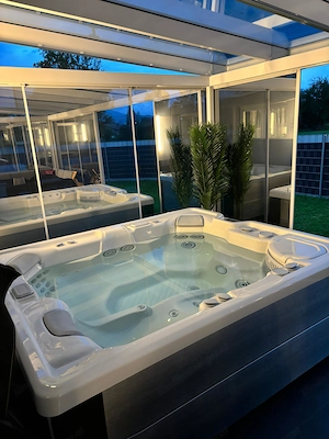 Whirlpool HotSpring Sovereign Eisgrau Nickel Top-Zustand zum Schnäppchenpreis Bild 5