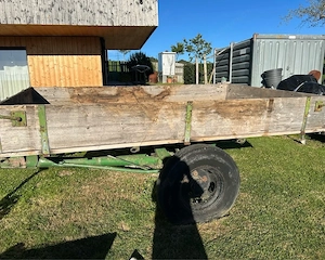 Anhänger Traktor Bild 3