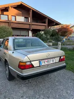 Mercedes benz w124 2.3 Bild 6