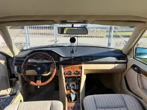 Mercedes benz w124 2.3 Bild 3