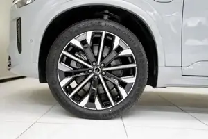 Volvo XC90 Plus, T8 Plug-in Hybrid, Elektrisch/Benzi Bild 4