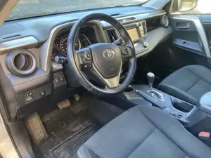 Toyota Rav 4 Geländewagen Bild 9