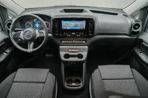 Mercedes-Benz eVito 129 Tourer PRO Lang Navi KlimaA SpurH LED Bild 8