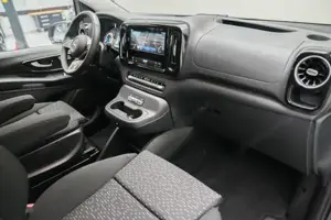 Mercedes-Benz eVito 129 Tourer PRO Lang Navi KlimaA SpurH LED Bild 9
