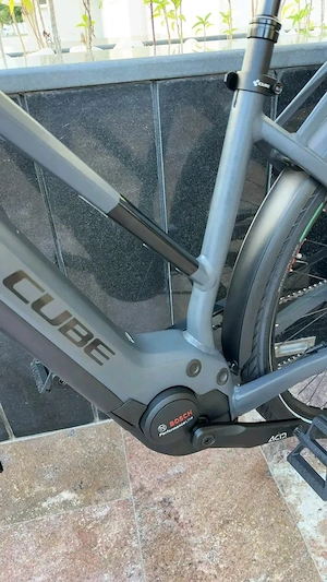 Elektrofahrrad Cube Touring Hybrid EXC 625 Grau Bild 4