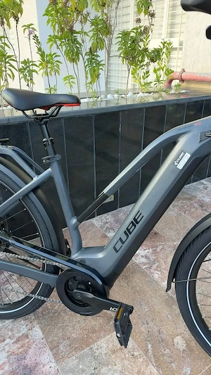 Elektrofahrrad Cube Touring Hybrid EXC 625 Grau Bild 6