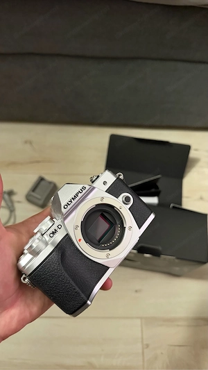 Olympus OM-D E-M10 Mark III mit Objektiv Bild 5