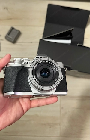 Olympus OM-D E-M10 Mark III mit Objektiv Bild 3