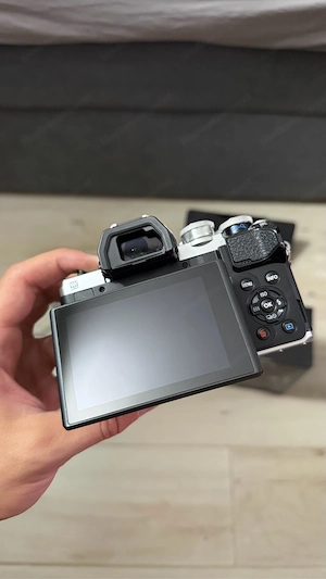 Olympus OM-D E-M10 Mark III mit Objektiv Bild 2