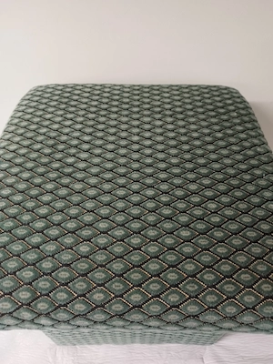Handgefertigter Sitzhocker mit stauraum 40x40x40 - unikat  Bild 2