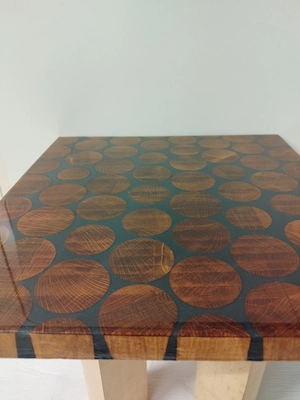 Handgefertigter Epoxidharz - Holztisch - Unikat 42x42x40  Bild 2