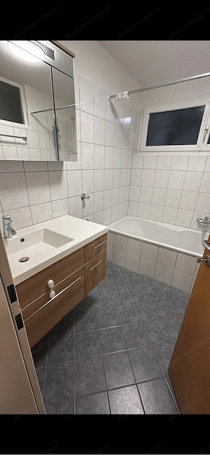 Wunderschöne 3 Zimmer Wohnung mit großem Balkon Bild 4