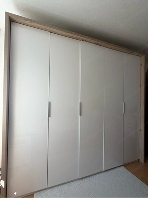 Kleiderschrank zum Verkaufen Bild 1