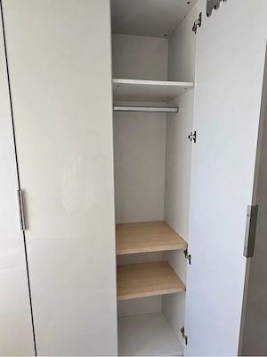 Kleiderschrank zum Verkaufen Bild 3