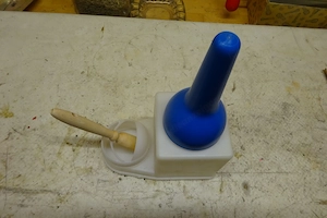 Leimbehälter mit Pinsel Bild 3
