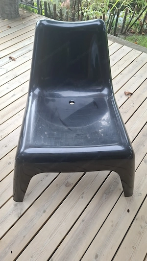 Cooler Sessel aus Kunststoff Bild 2