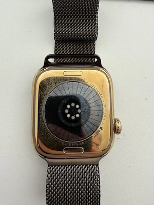 Apple Watch Series 12 GPS + Cellular, 42 mm Titangehäuse Brillantgold, Milanaise Armband Dunkelbronz Bild 4
